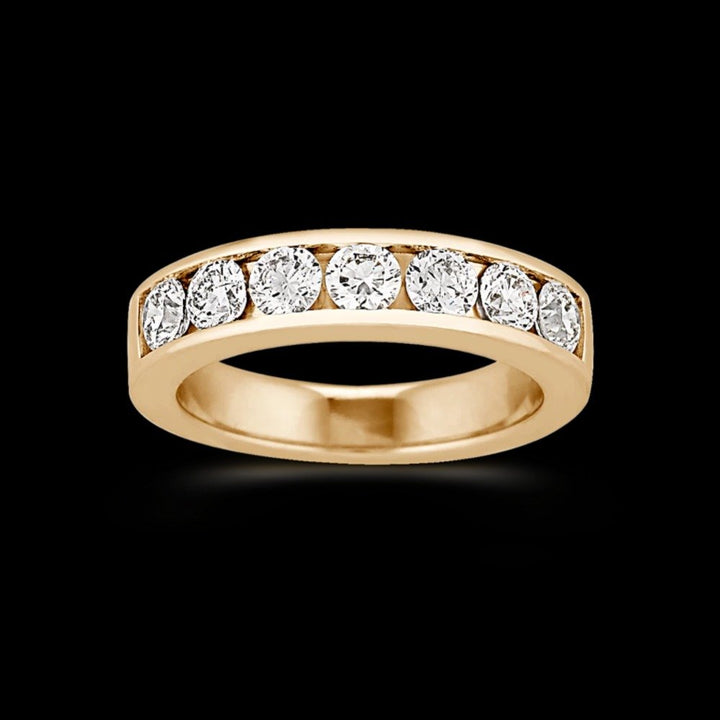 orchestra-round-diamond-wedding-band