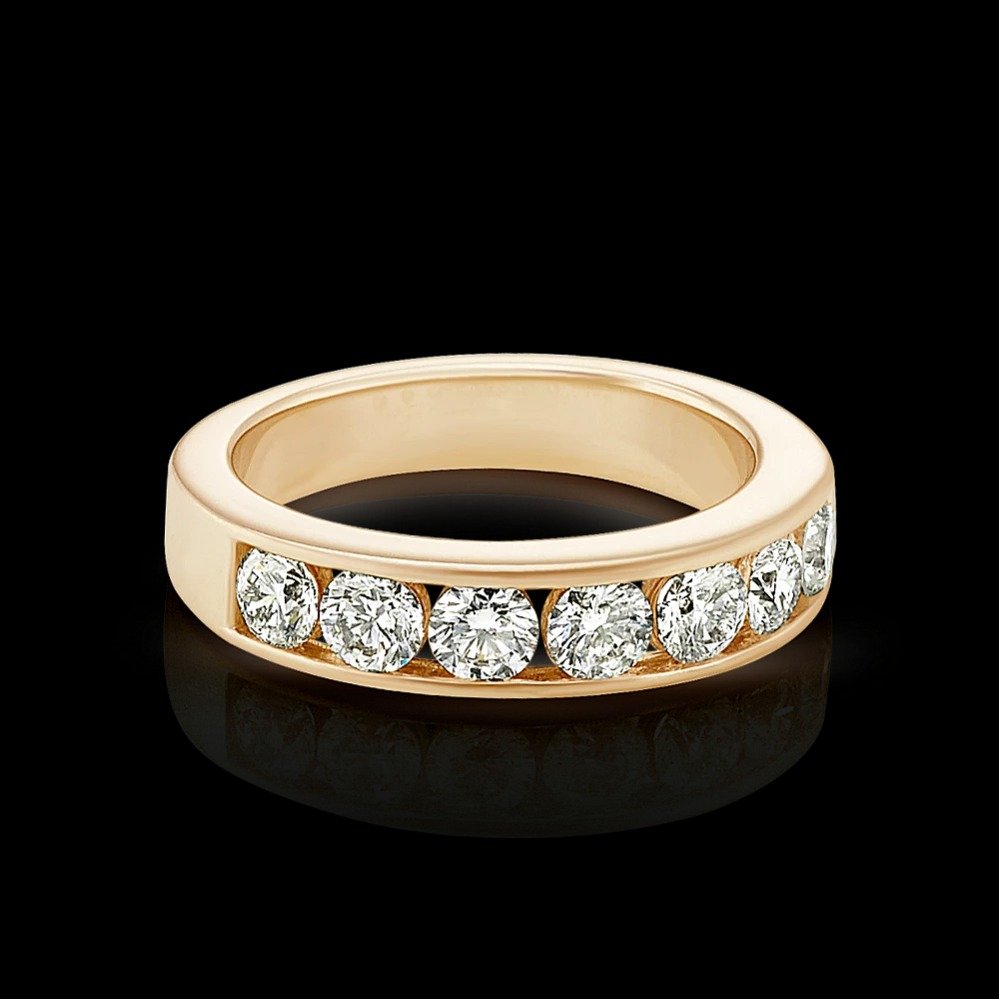 orchestra-round-diamond-wedding-band