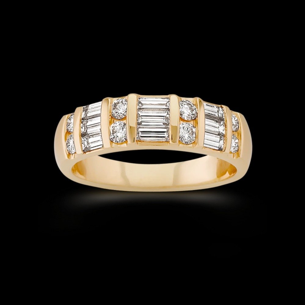 round-and-baguette-diamond-wedding-band