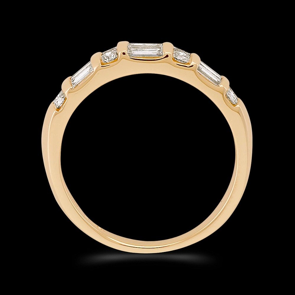 round-and-baguette-diamond-wedding-band