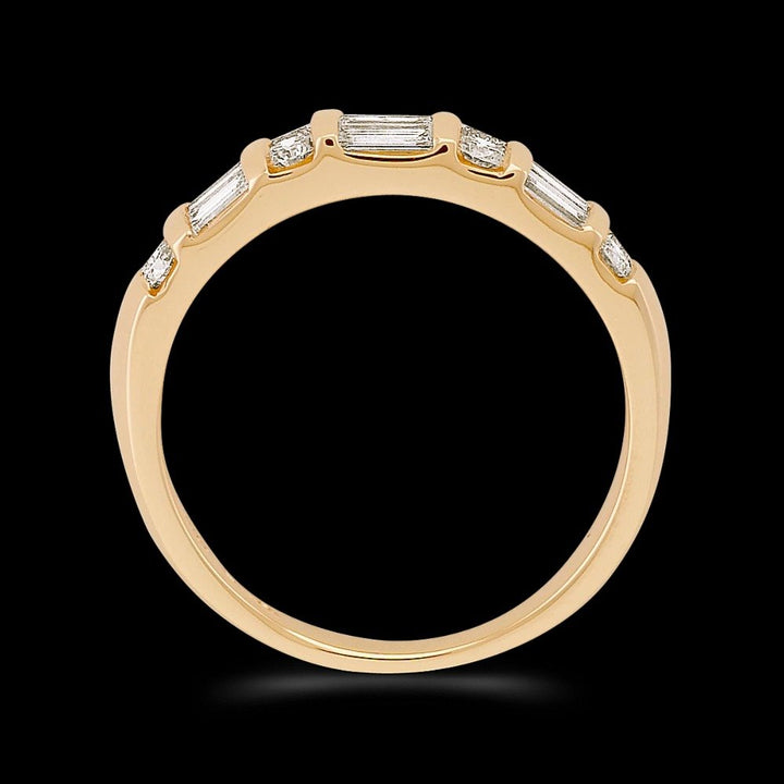 round-and-baguette-diamond-wedding-band