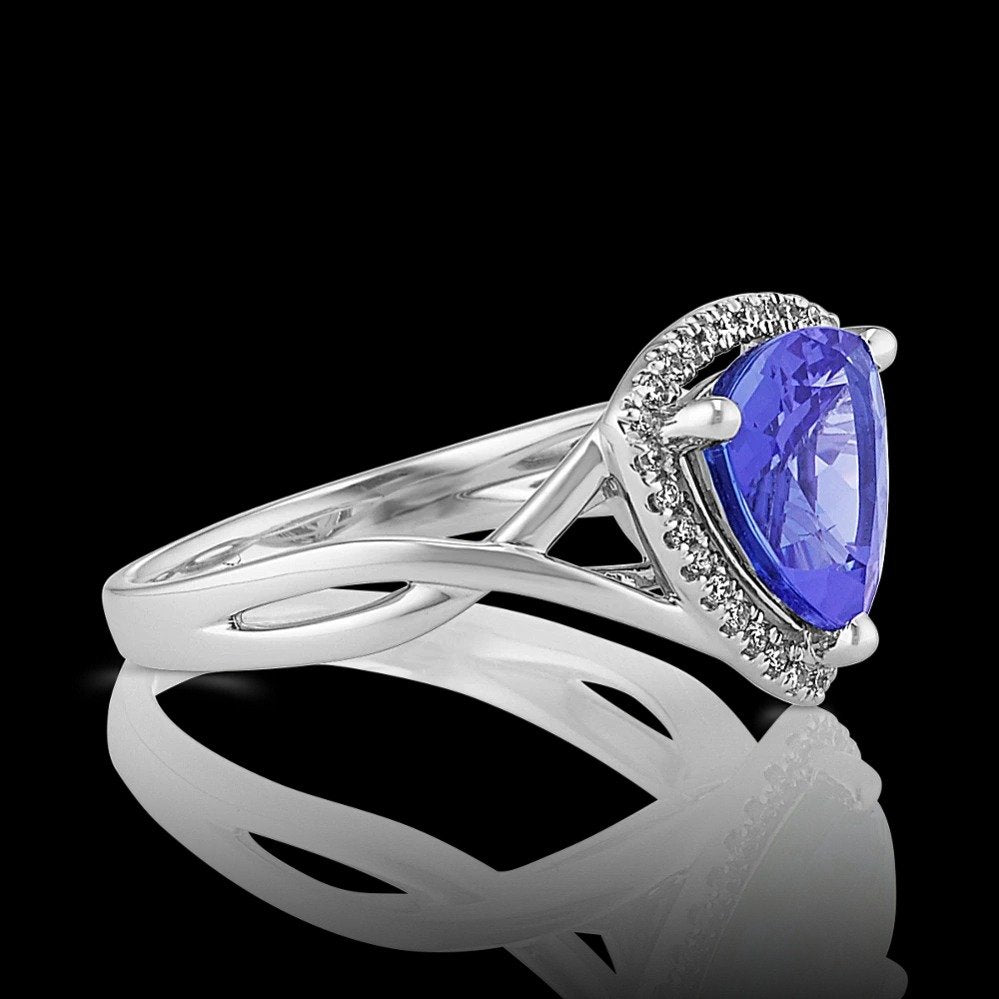 315-ct-tgw-tanzanite-and-diamond-ring