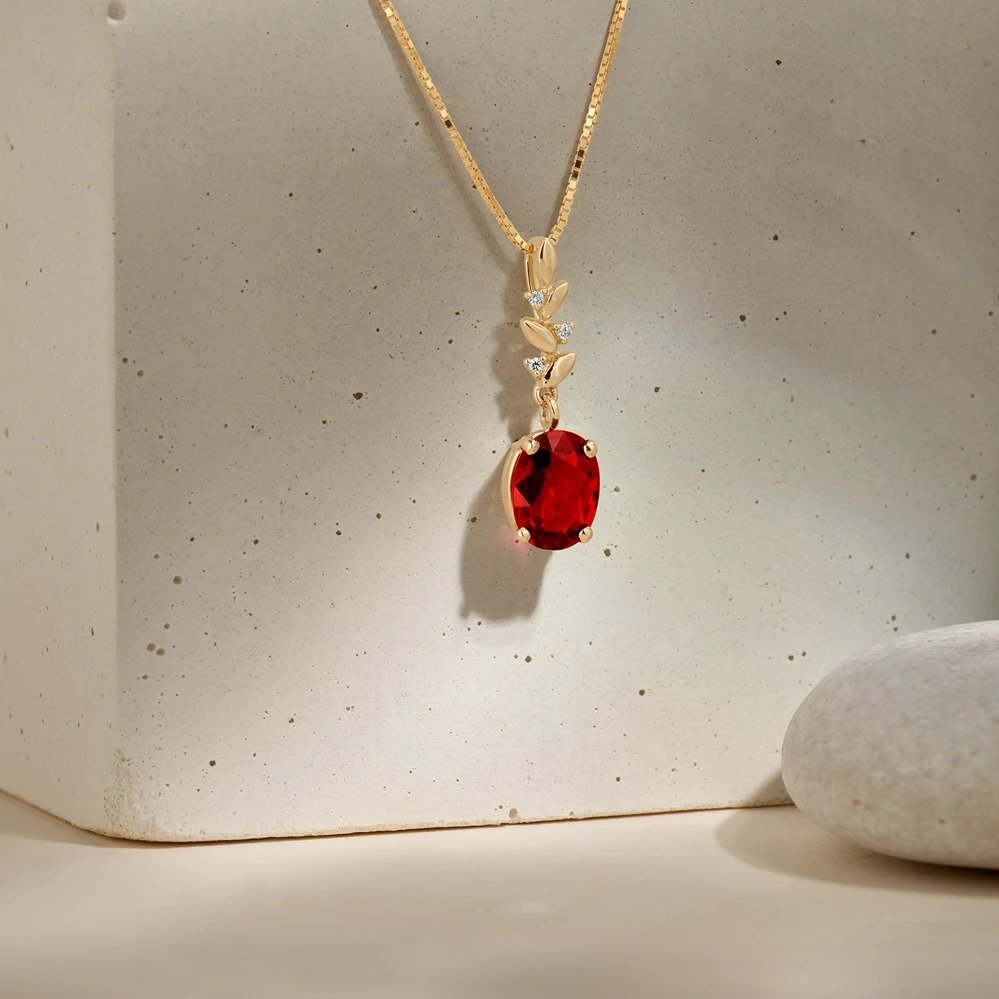 natural-ruby-necklace-in-yellow-gold