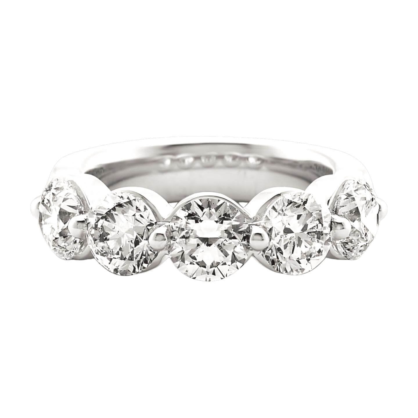 round-diamond-ring-in-platinum