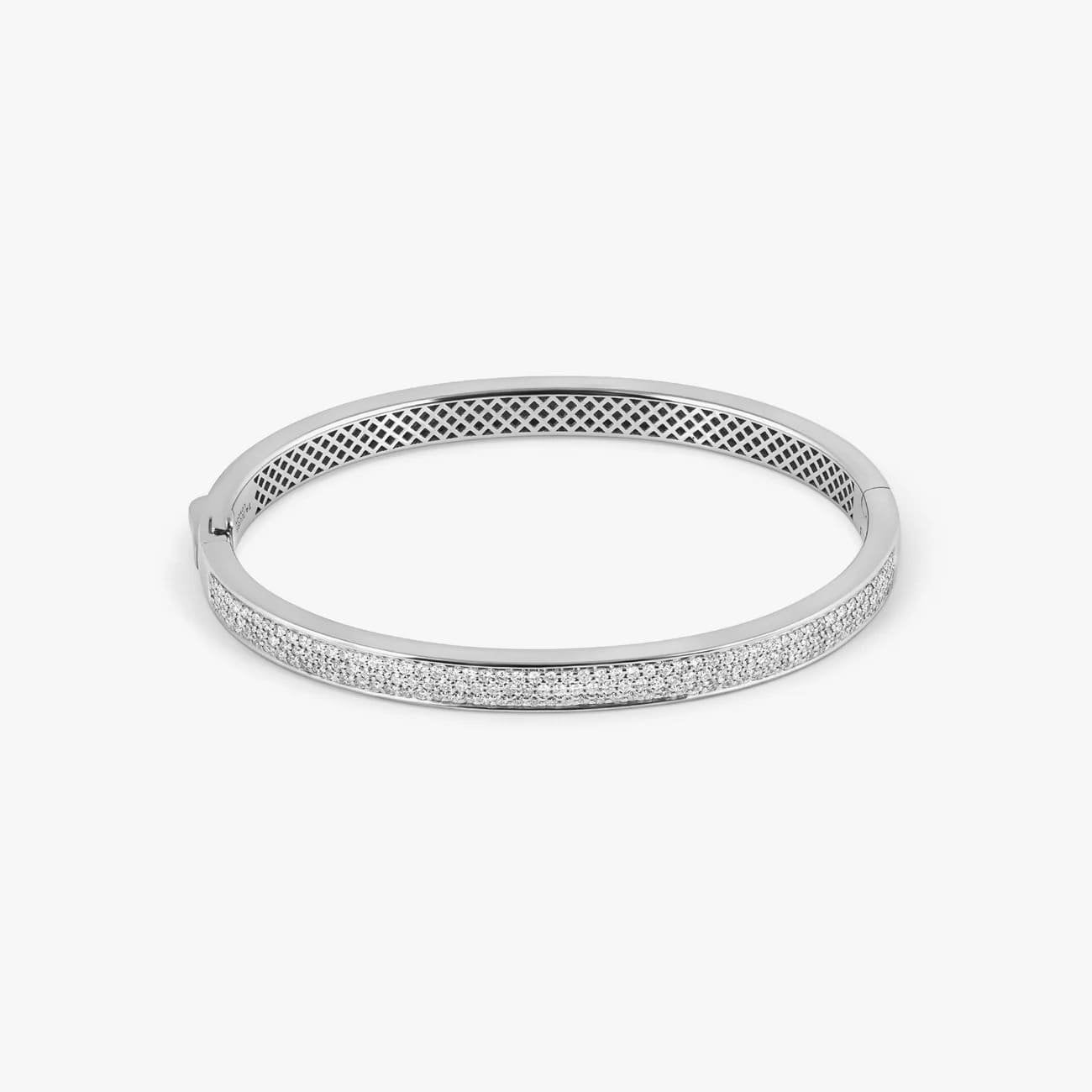 buckingham-hinge-cuff-bangle-with-diamonds