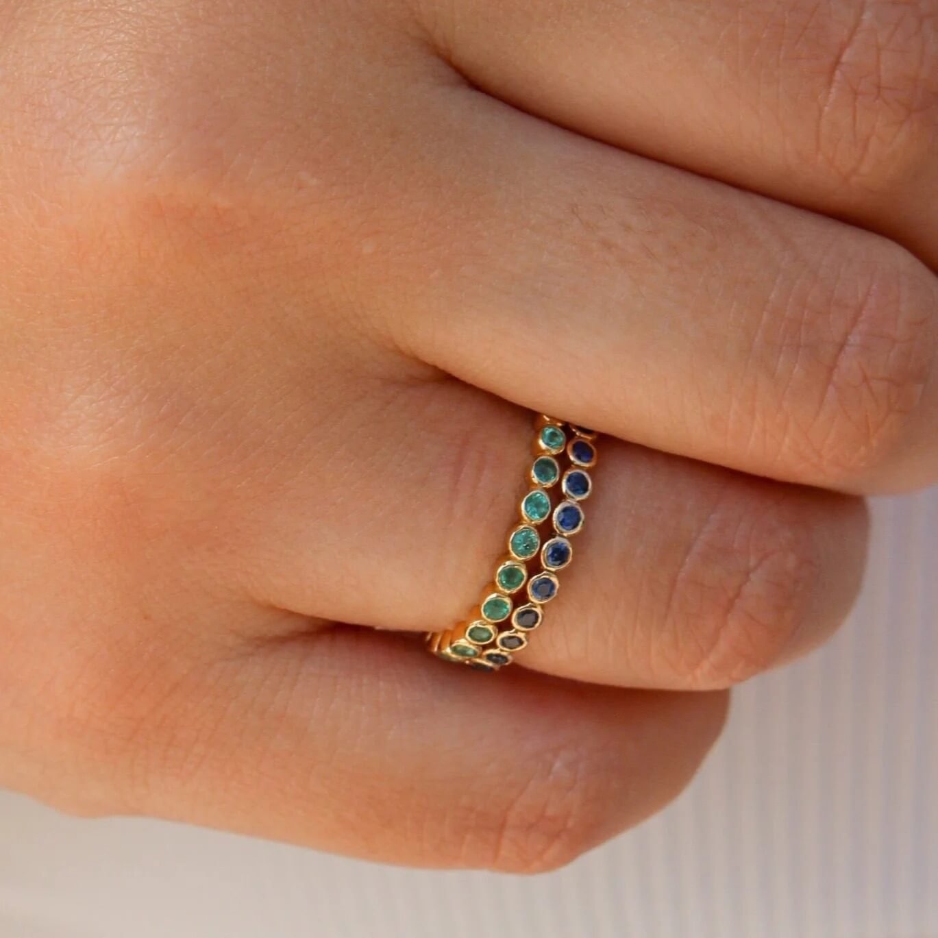 gold-blue-sapphire-bezel-eternity-ring